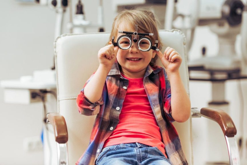 ¿Cuándo los niños deben usar anteojos?